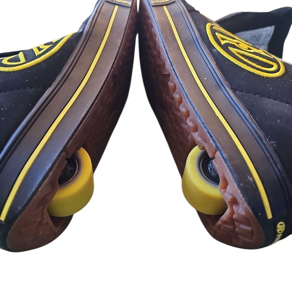 size 5 youth Heelys Black and Yellow Youth Young  Men's Shoes